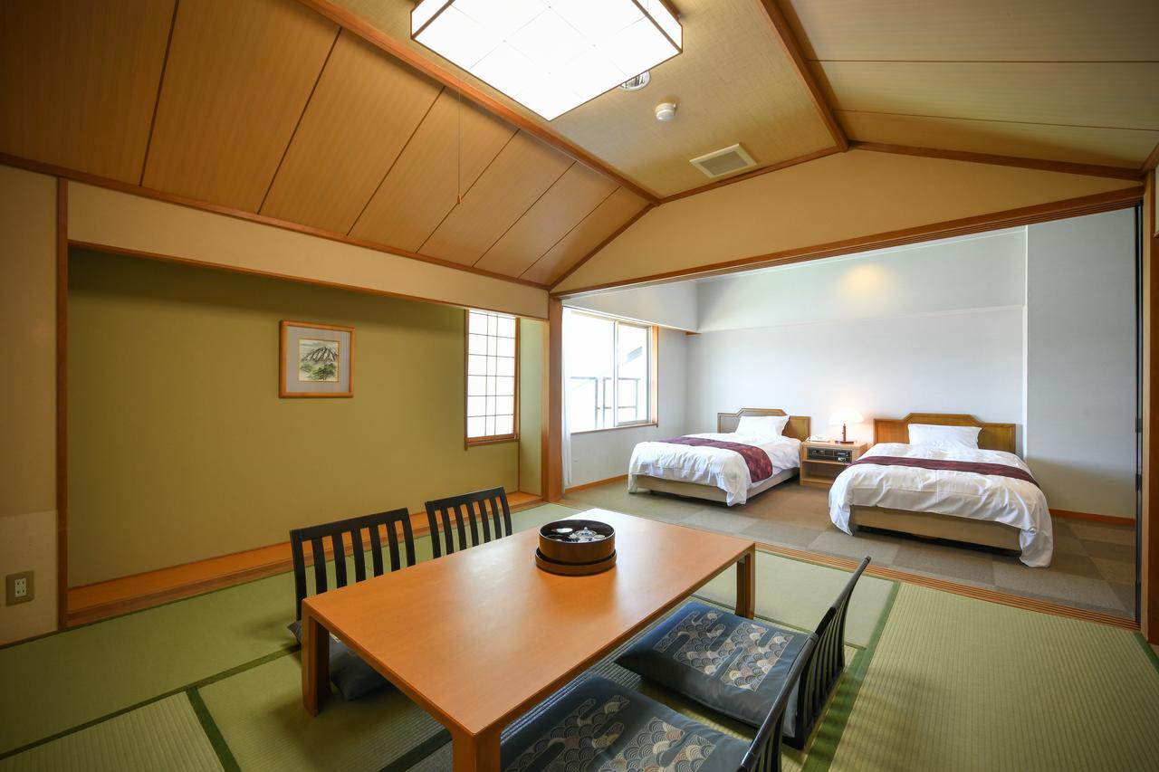 Kitagata Onsen Kohanso Hana Yurari 3* Awara